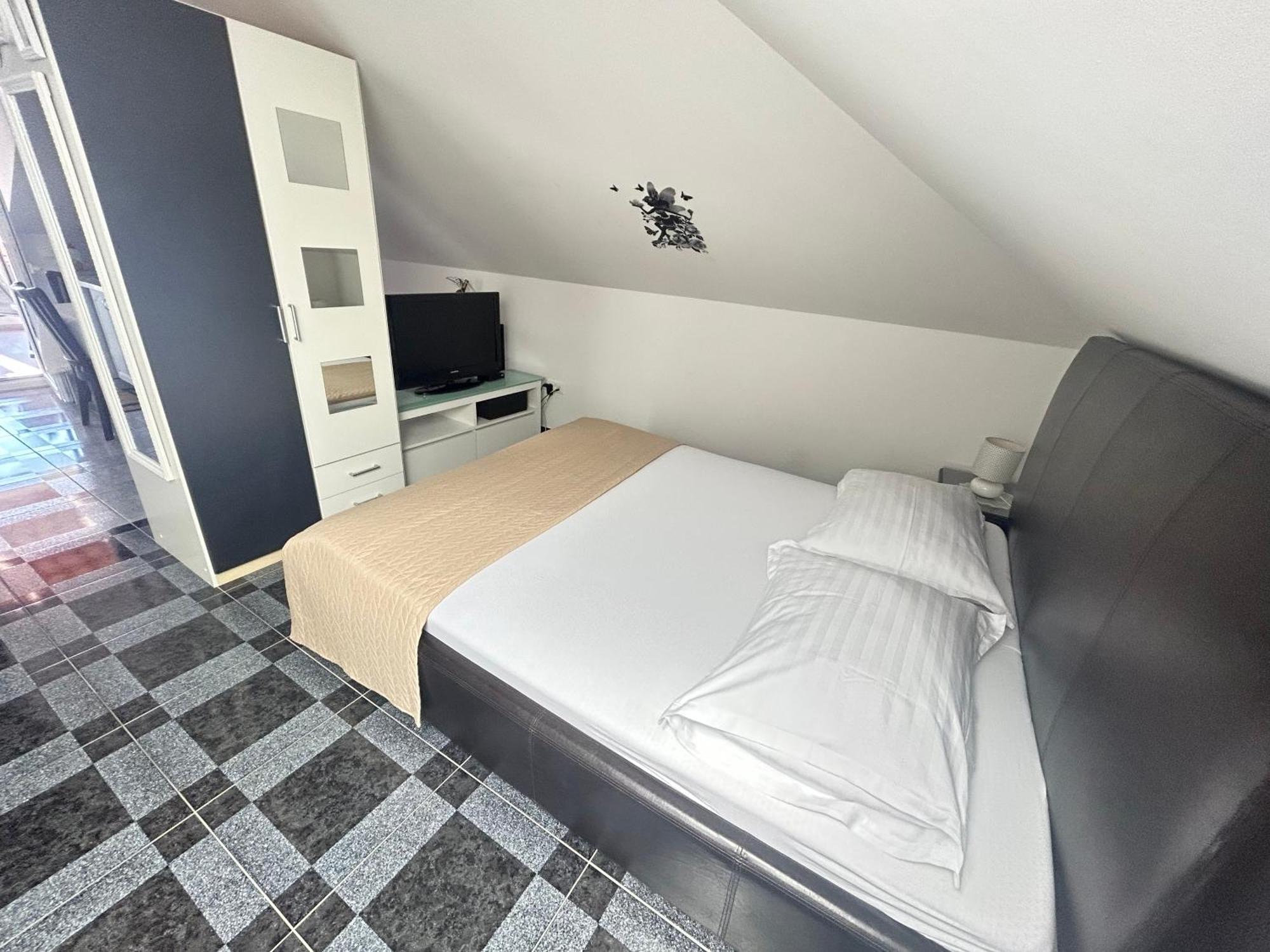 Apartments Sanda 2 Promajna Bagian luar foto